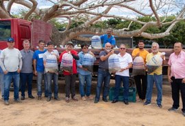 Codevasf distribui 28 mil peixes para produtores de Arapiraca