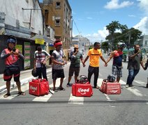 Entregadores realizam protesto no centro de Maceió; veja vídeo