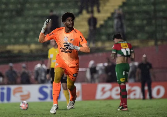 Hugo Souza é chamado para Seleção após lesão de Alisson no Liverpool