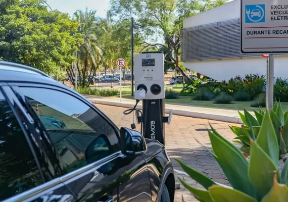 MPAL questiona recarga irregular de carros elétricos em postes de Maceió