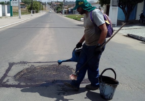 Prefeitura continua com operação tapa-buracos