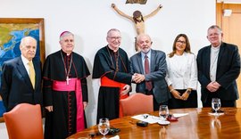 Presidente Lula recebe secretário de Estado do Vaticano