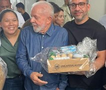 Presidente Lula recebe cesta com produtos das cooperativas da agricultura familiar