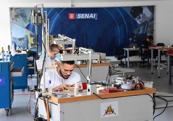 Senai/AL recebe alunos de joalheria para seletiva da Worldskills 2019