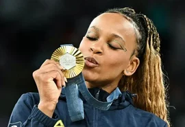 Rebeca Andrade é celebrada por lendas do esporte brasileiro