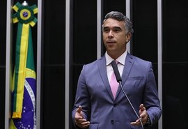 Câmara de Maceió concede comenda a deputado por atuação na educação