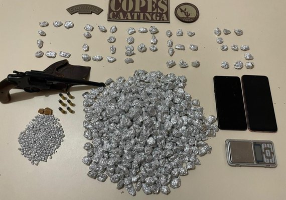 PM apreende 21 armas de fogo e quase 5 kg de drogas em todo o estado