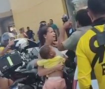 VÍDEO: Homem agride esposa e esfaqueia motociclista no pescoço em Maceió