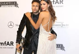 Bruna Marquezine mostra tatuagem feita com Neymar Jr.; veja