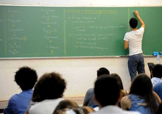 Alagoas tem o 2° menor salário de professores do País