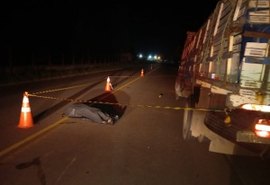 Motociclista bate na traseira de caminhão e morre na AL-110