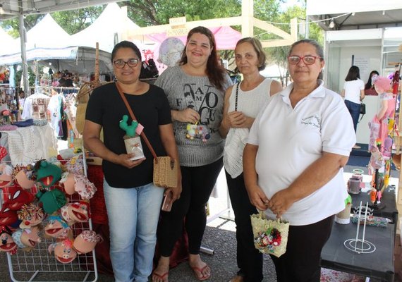 Grupos de Economia Solidária expõem produtos na Bienal