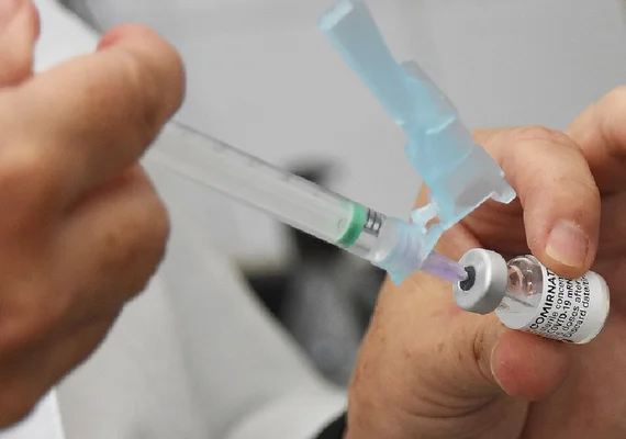 Medida provisória autoriza governo federal a doar vacinas contra Covid-19 a outros países