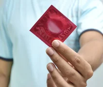 Anvisa suspende venda de lotes de preservativos após falha; saiba quais