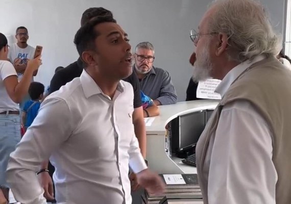 Manifestação na sede da Sesau termina em confusão e gritaria