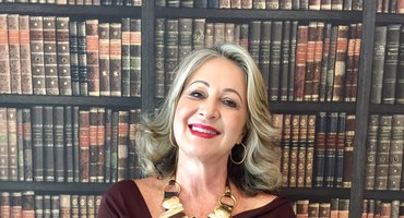 Betth Ripolli lança hoje o livro “A Inteligência Artificial & Eu” em São Paulo