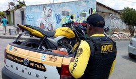 Fiscalização autua condutores em blitz no Tabuleiro do Martins