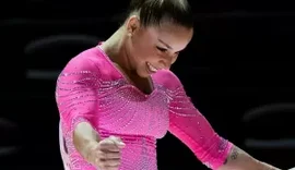 Flávia Saraiva brilha na Hungria e conquista ouro na Copa do Mundo