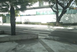 Estrutura de concreto dificulta acesso de pessoas com deficiências