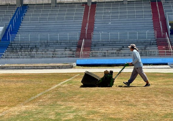 Gramado do Estádio Rei Pelé passa por manutenção para abertura da temporada 2026