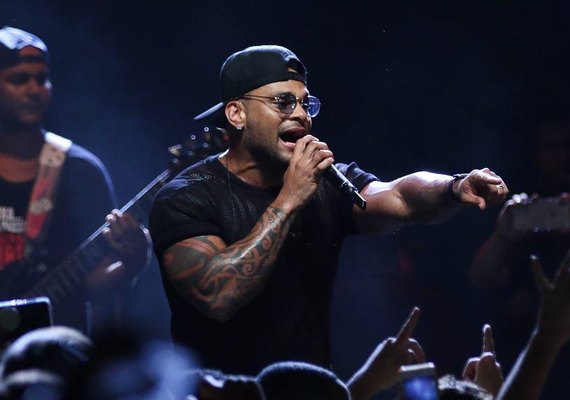 Mano Walter, Parangolé e Dorgival animam festival em Arapiraca