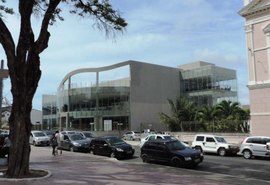 Exposições de esculturas e poesia visual são atrações no Complexo Cultural