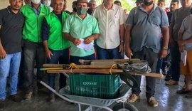 Prefeitura de Branquinha entrega novos 60 kits de ferramentas para agricultores