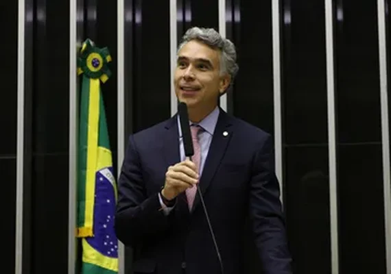 Saiba quais deputados federais de AL assinaram PEC contra escala 6x1