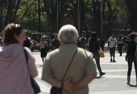 População brasileira deve chegar a 233,2 milhões em 2047, diz IBGE