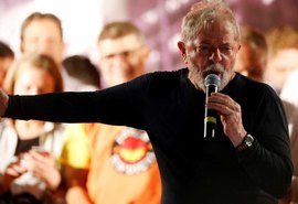 Lula afirma que até adversários devem defender sua candidatura