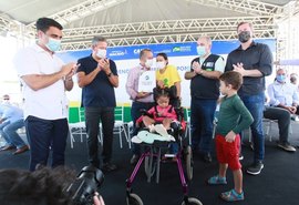 Governo Federal entrega 480 moradias a famílias de baixa renda