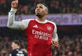 De Bruyne destaca Gabriel Jesus, observado pelo Napoli na janela