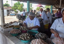 Comerciantes comemoram anúncio da entrega do Centro Pesqueiro