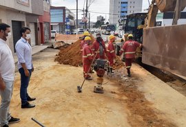 Câmara flagra trabalhos de saneamento em horário de grande movimento