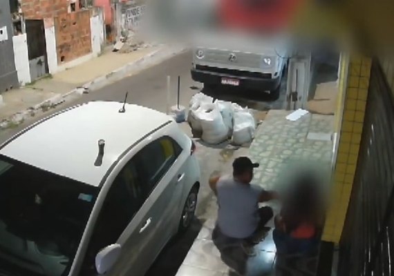 Preso suspeito de agredir e tentar estuprar mulher em calçada, no bairro do Jacintinho