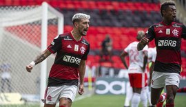 Flamengo vence Internacional e assume liderança do brasileiro