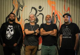 Rock autoral no jardim do Teatro Deodoro