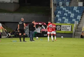 CRB liga alerta após derrota e Barroca mira ajustes defensivos