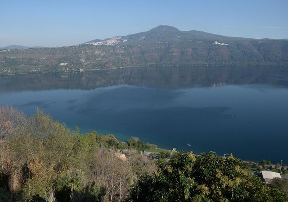 Machado neolítico de 4.800 anos é encontrado em lago suíço