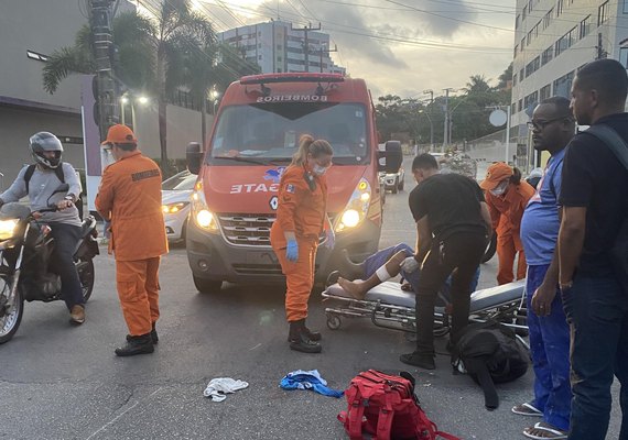 Acidente entre carro e moto mobiliza Corpo de Bombeiros em Maceió