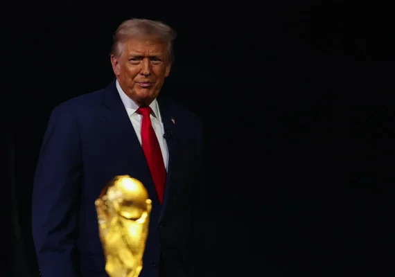 Trump deve entregar taça da Copa do Mundo de 2026 aos campeões