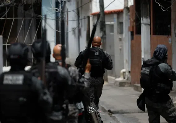 Operação mais letal da história contra Comando Vermelho deixa 64 mortos e 81 presos no Rio
