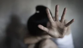 Homem preso por descumprir medida protetiva e agredir companheira