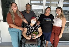 Pacientes celebram o fim da quimioterapia no Centro de Oncologia do Hospital Metropolitano