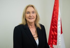 Kátia Born recua de candidatura e retorna à Seades em AL