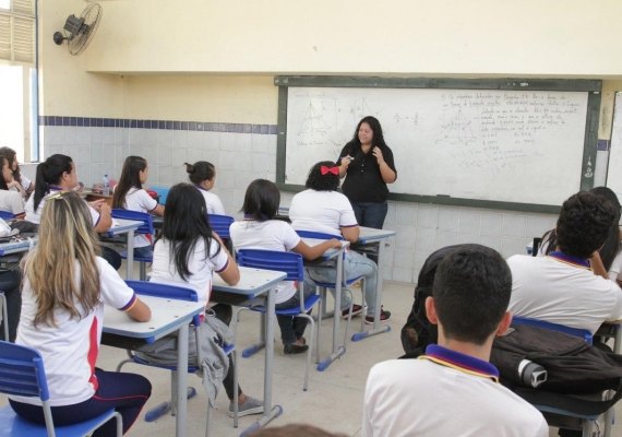 Governo beneficia 160 mil estudantes alagoanos com oficinas e material didático