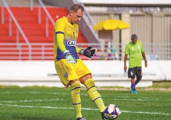 CSA desembarca em Maceió e Cabo corre contra o tempo para montar time