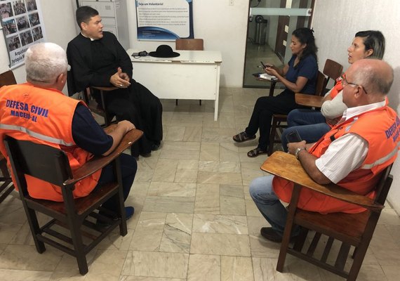 Religiosos Colaboram com  o trabalho da Defesa Civil  no Pinheiro