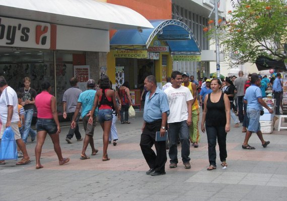 Porcentual de famílias endividadas sobe em dezembro para 65,6%