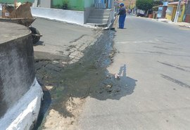 Sem saneamento, Olho D'água Grande joga esgoto no Rio São Francisco